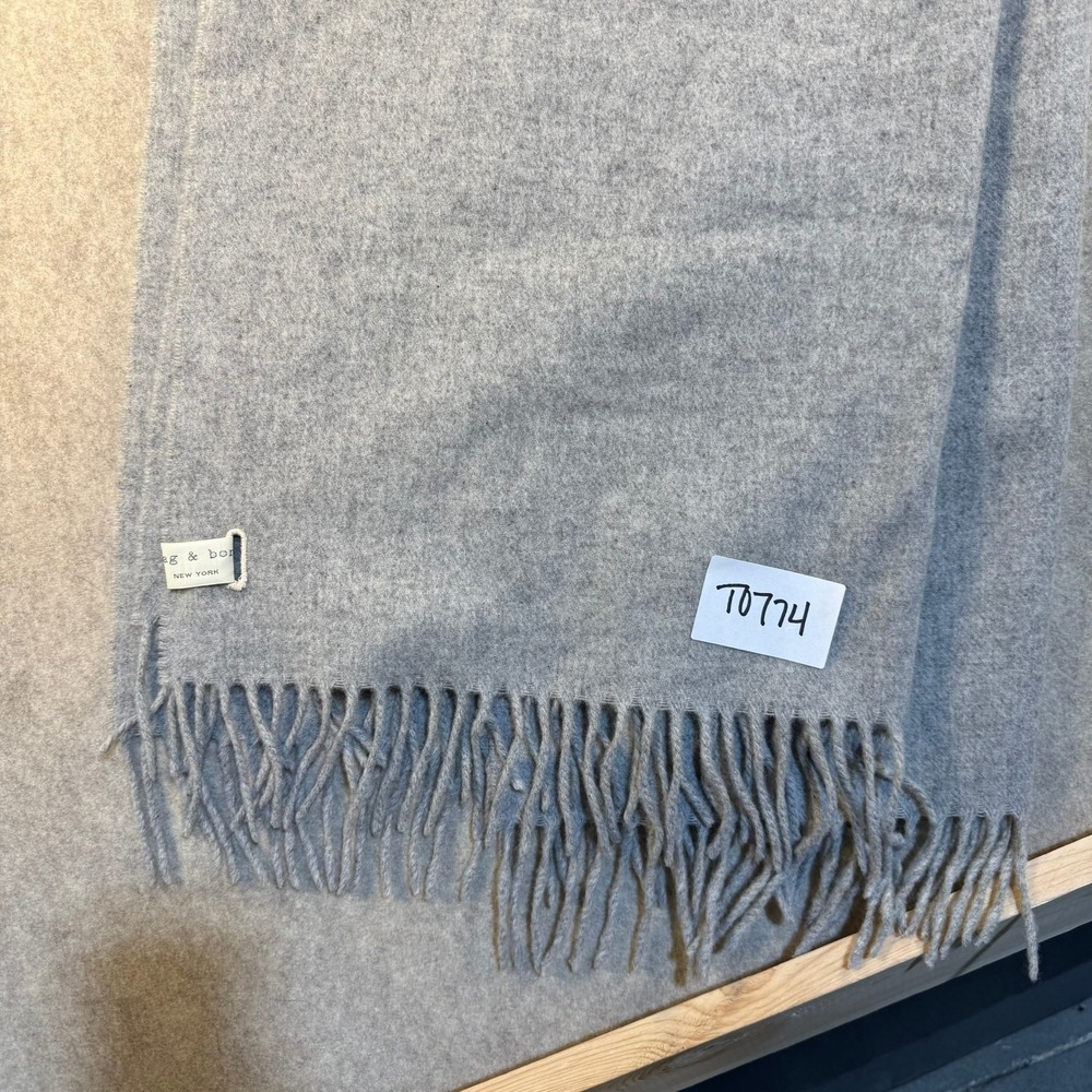 Rag & Bone New York Scarf Light Gray Wool Blend Fringe Winter Wrap‎ T0774